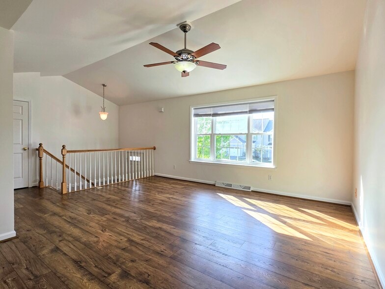 Building Photo - 521 Fox Ridge Ln