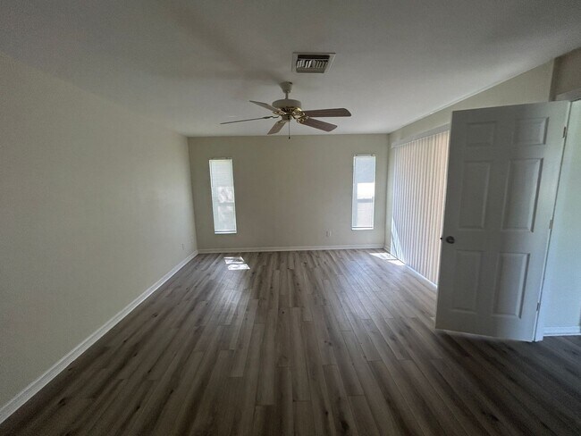 Building Photo - 870 Rue Labeau Cir