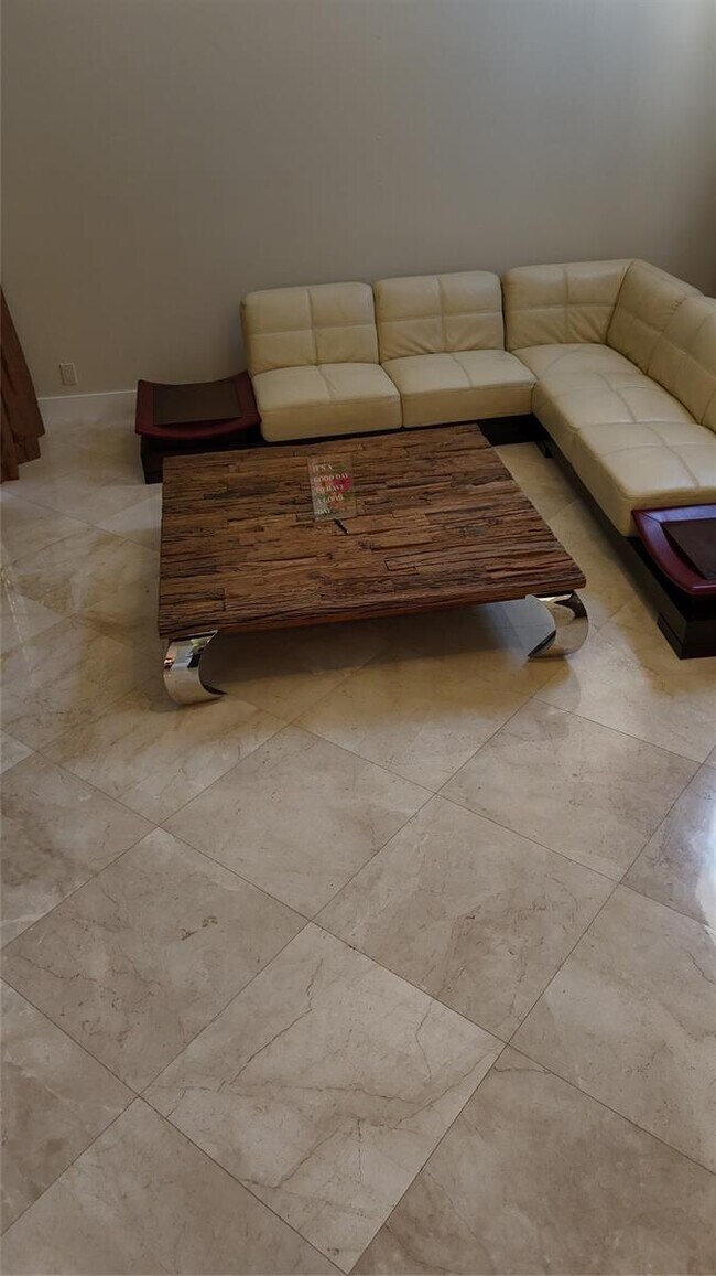 Building Photo - 6733 NW 81st Ct