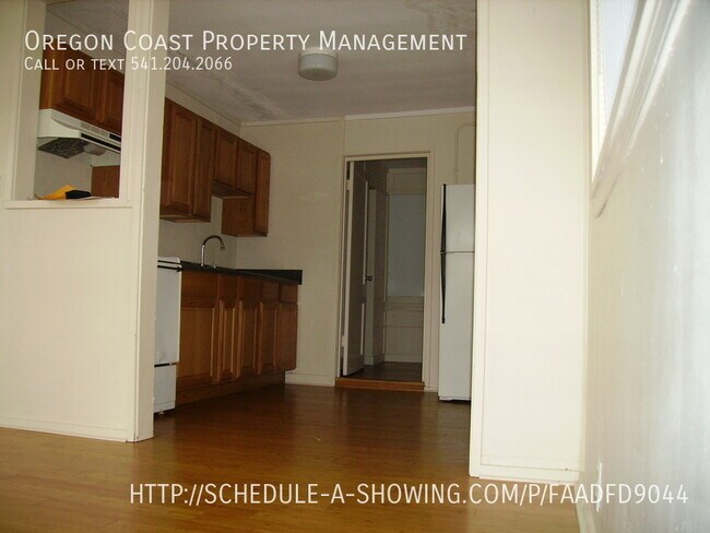 Building Photo - 25 Evans Ave