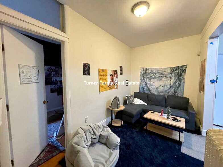 Building Photo - 15 Aberdeen St