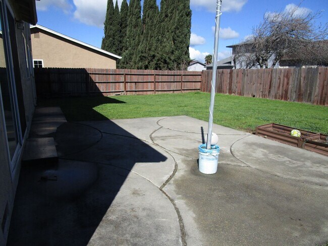 Building Photo - 404 Coot Ln