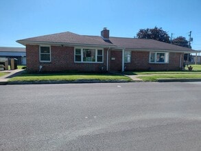 Building Photo - 3003 Pennwood Rd