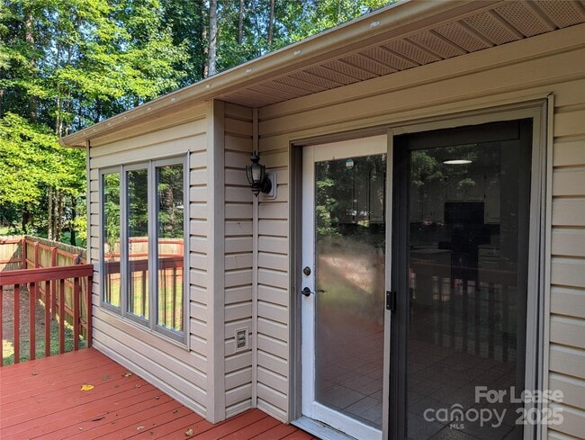 Building Photo - 110 Wood Thrush Ln