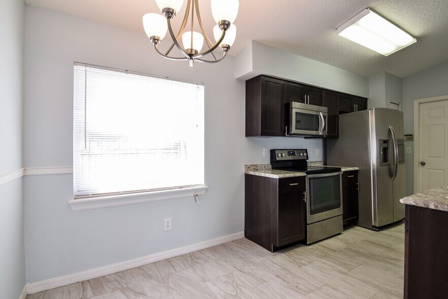 Building Photo - 1449 Mohrlake Dr