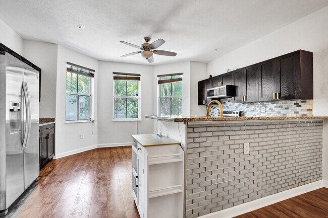 Building Photo - 3911 Shoma Dr