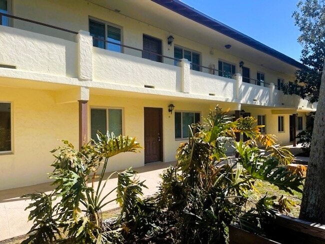 Building Photo - 2 Bedroom Coastal Convenience