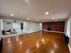 Building Photo - 15 N 17th St