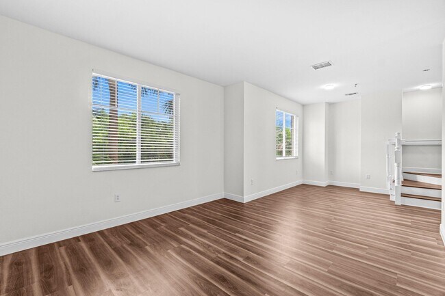 Building Photo - 536 NW 39th Cir