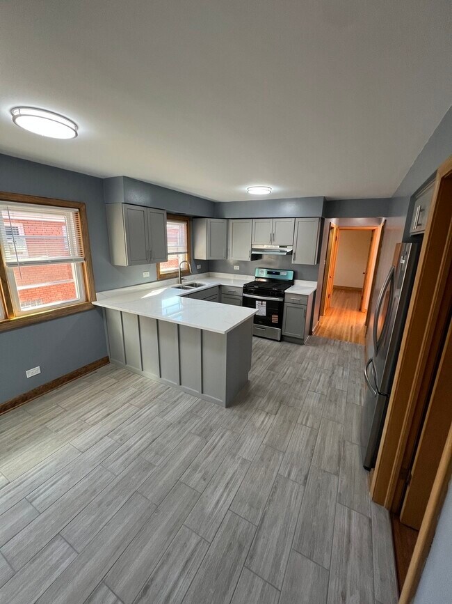 Building Photo - 4148 W 87th St