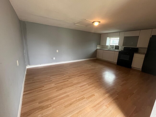 Building Photo - 2152 William Tell St