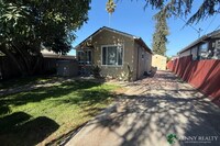 Building Photo - 3 Bedroom, 2 Bathroom (Main House + ADU) -...