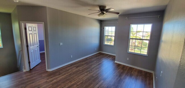 Building Photo - 811 Parker Den Dr