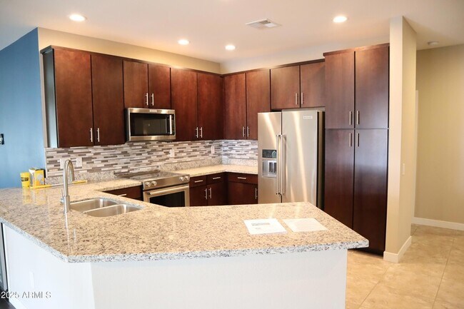 Building Photo - 2511 W Queen Creek Rd