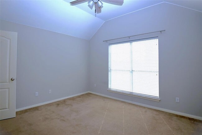 Building Photo - 2002 Singing Hls