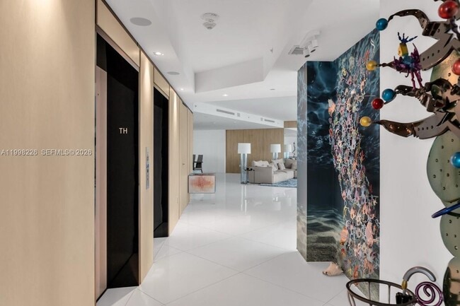 Building Photo - 300 South Pointe Dr