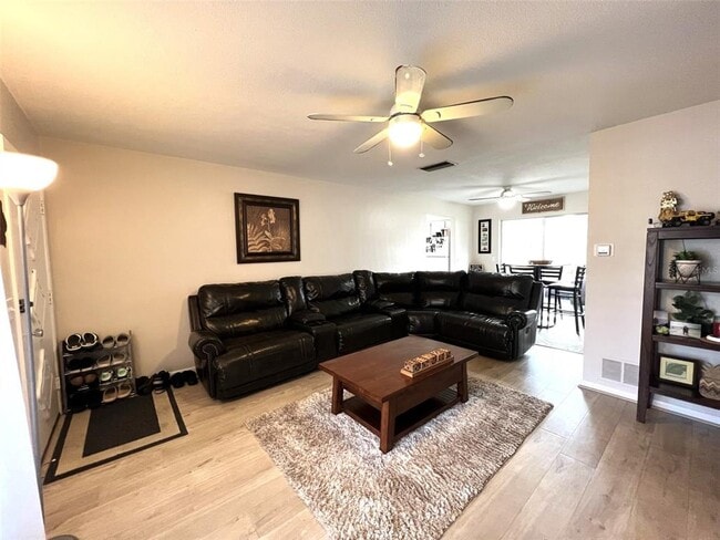 Building Photo - 1595 Idle Dr NE