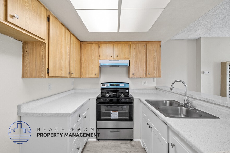 Building Photo - 1800 S. Broadway Ave.