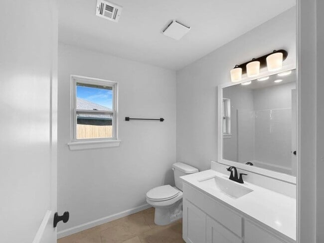 Building Photo - Beautiful 3 Bed Home in The Grove | Move-In Ready