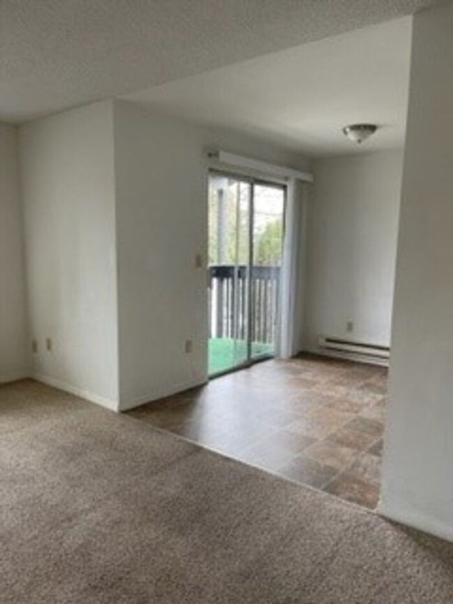 Building Photo - Cute & Spacious 2 Bedroom 1 Bath 4 Plex in...