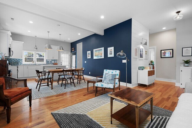 Building Photo - Gorgeous Home near Downtown Durham!