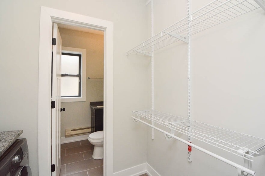 Building Photo - 722 W Brompton