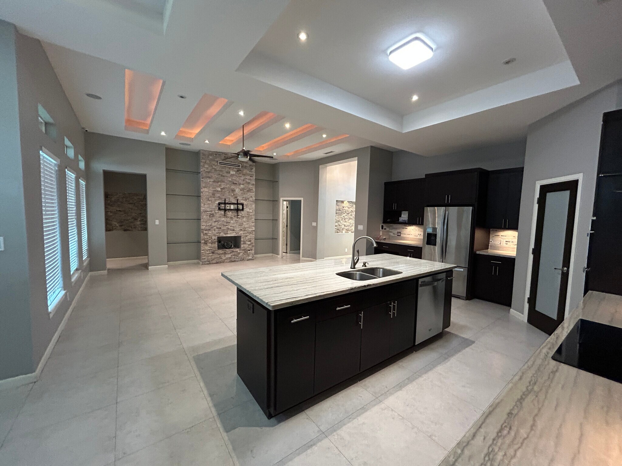Building Photo - 4105 Lake View Dr