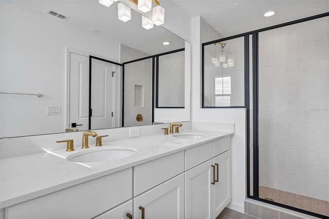 Building Photo - 1851 Pinecliff Dr