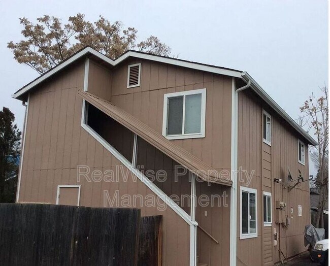 Primary Photo - 302 Edwards St