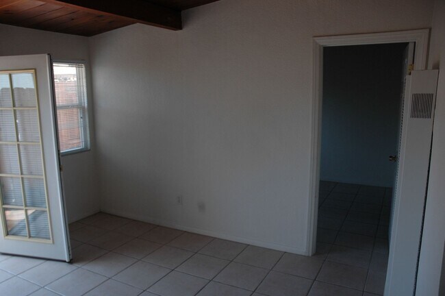 Building Photo - 2039-2043 Grand Avenue