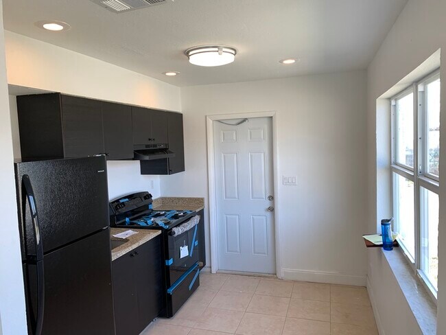 Building Photo - RENOVATED KITCHEN......GRANITE COUNTER TOP...