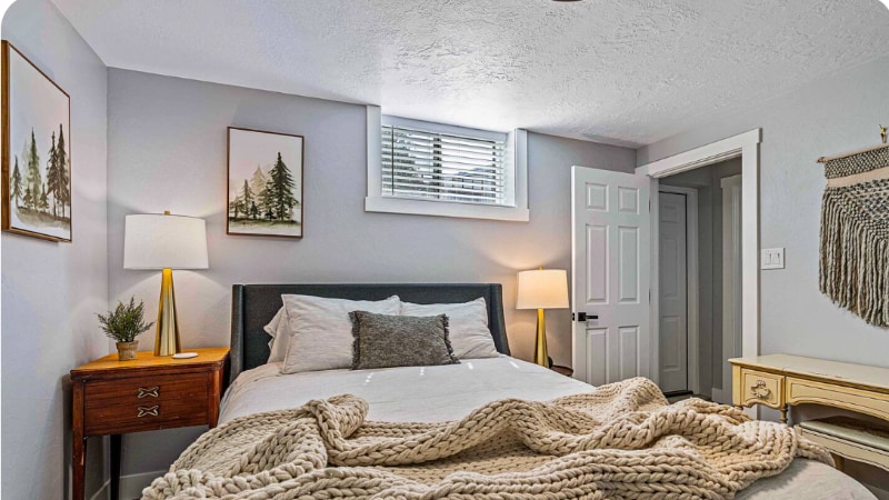 Building Photo - 444 N Oakley St