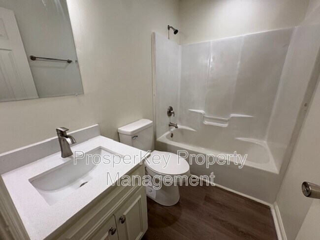 Building Photo - 205 Bonanza Dr