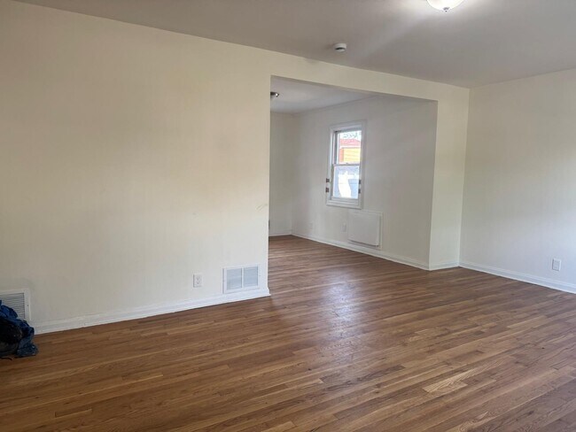 Building Photo - 152 Emily Ave