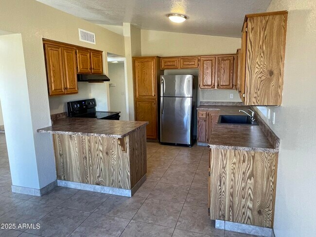 Building Photo - 6502 W Paradise Ln