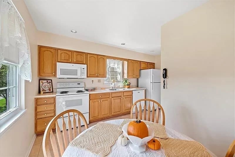 Building Photo - 103 Paddock Ln