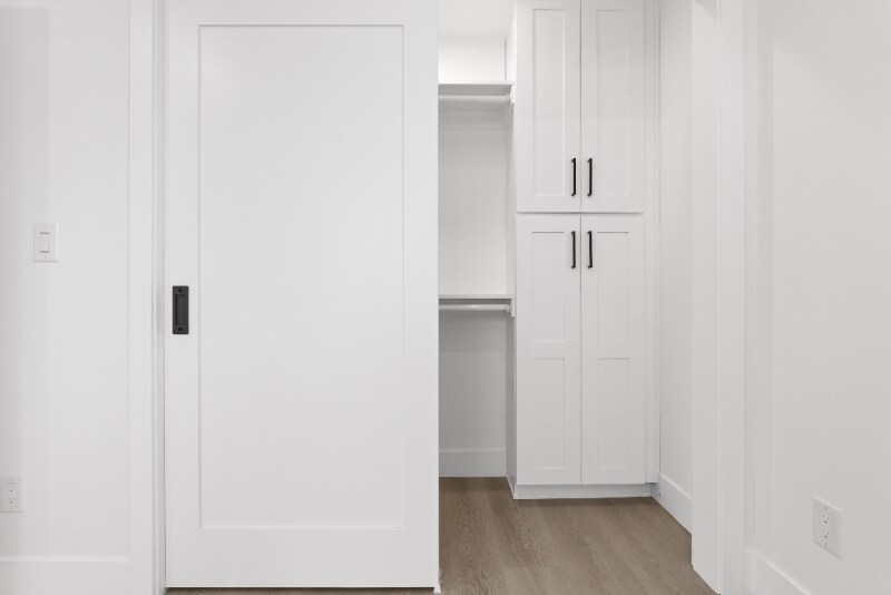 Building Photo - 232 N Hollywood Way