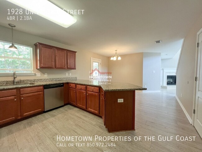 Building Photo - Centrally Located Spacious 4-Bed Home