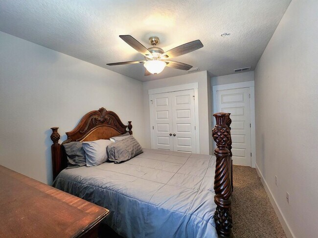 Building Photo - Discover this Stunning 3/2.5 Townhome w/ Pool and Dog Park!