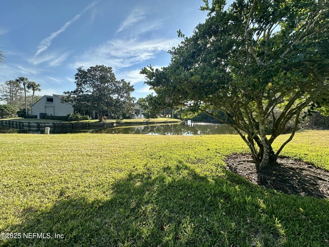 Building Photo - 9942 Sawgrass Dr E