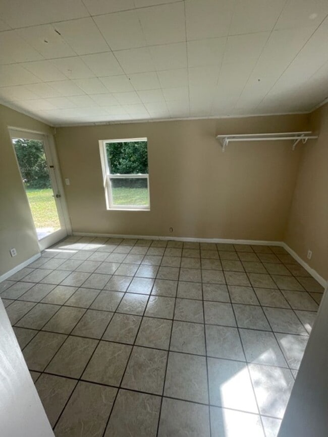 Building Photo - 3 Bed 2 Bath Home | Pet Friendly | Washer ...