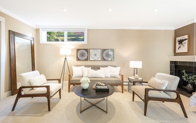 Building Photo - Waterfront Studio Kirkland Available for R...