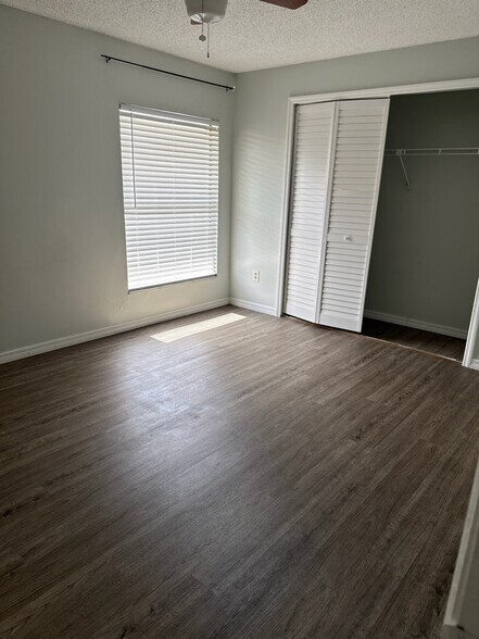 Building Photo - 6233 Yorktown Dr