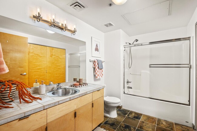 Building Photo - Gorgeous loft in a converted window factor...