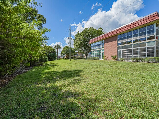 Building Photo - 110 Spring Lake Ct