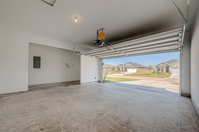 Building Photo - 7134 Glennwick Grv Ln