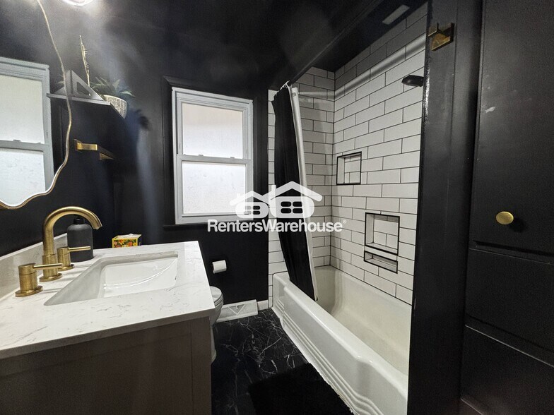 Building Photo - 2816 Vine St