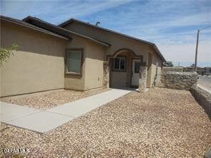Building Photo - 14387 High Rock Dr