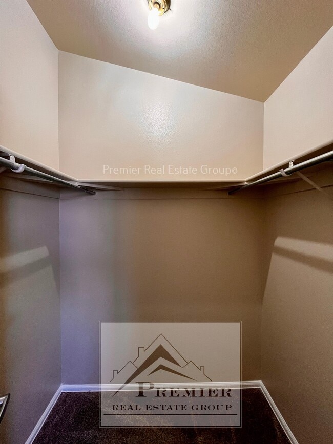 Building Photo - 806 London Green Way