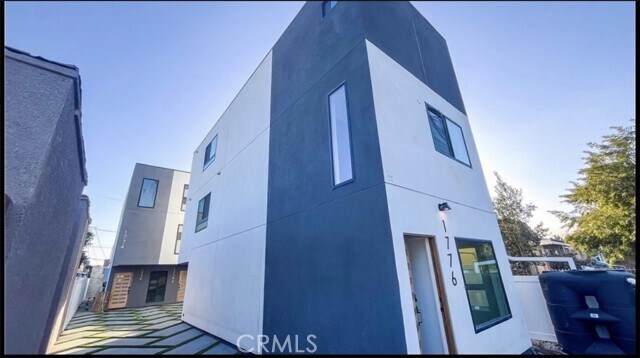 Building Photo - 1776 W 37th Pl